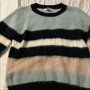 Design History Black and Gray Sweater